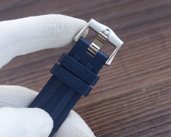 オメガ時計角部分ディテール